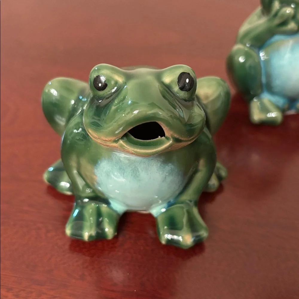 Set of three smooth ceramic green frog figurines
